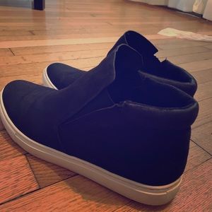 Kenneth Cole Black Sneakers(size 9)